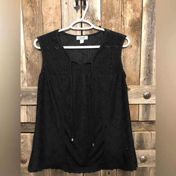 ONE WORLD Tops - One World - Laser Cut Boho Style Tank Top - Small